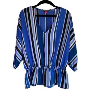 ✨Vince Camuto✨ V-Neck Stripe Top Size XS NWOT